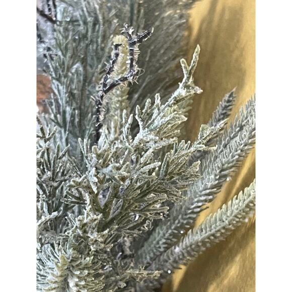 Large Beautiful Door Christmas Wreath 24” Diameter - Picture 7 of 7